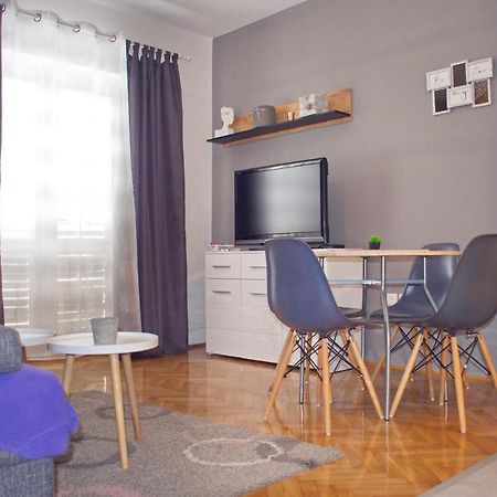 Apartments Mike Новаля Екстериор снимка