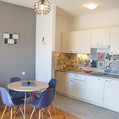 Apartments Mike Новаля Екстериор снимка