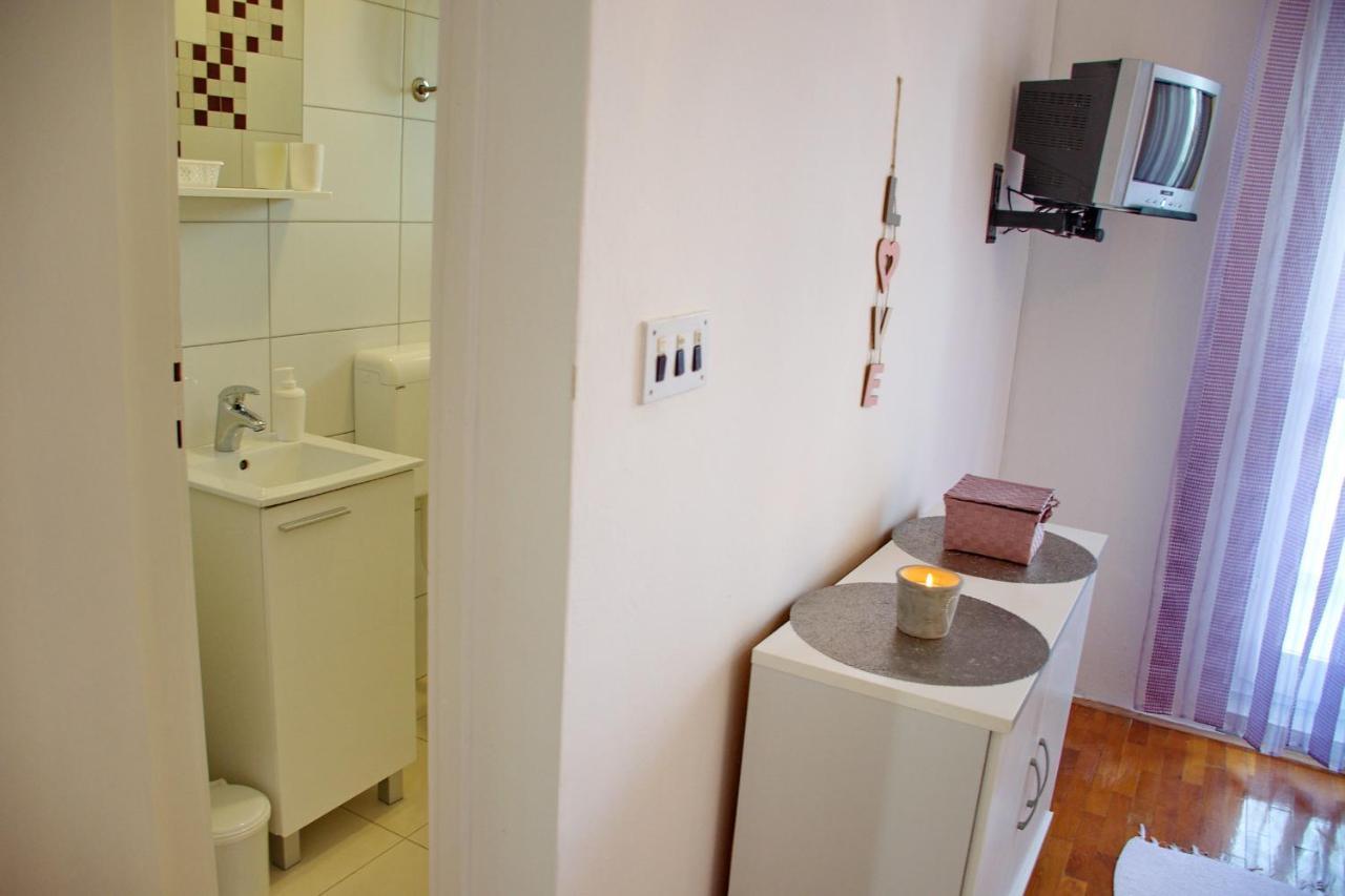 Apartments Mike Новаля Екстериор снимка