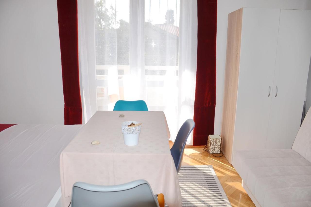 Apartments Mike Новаля Екстериор снимка