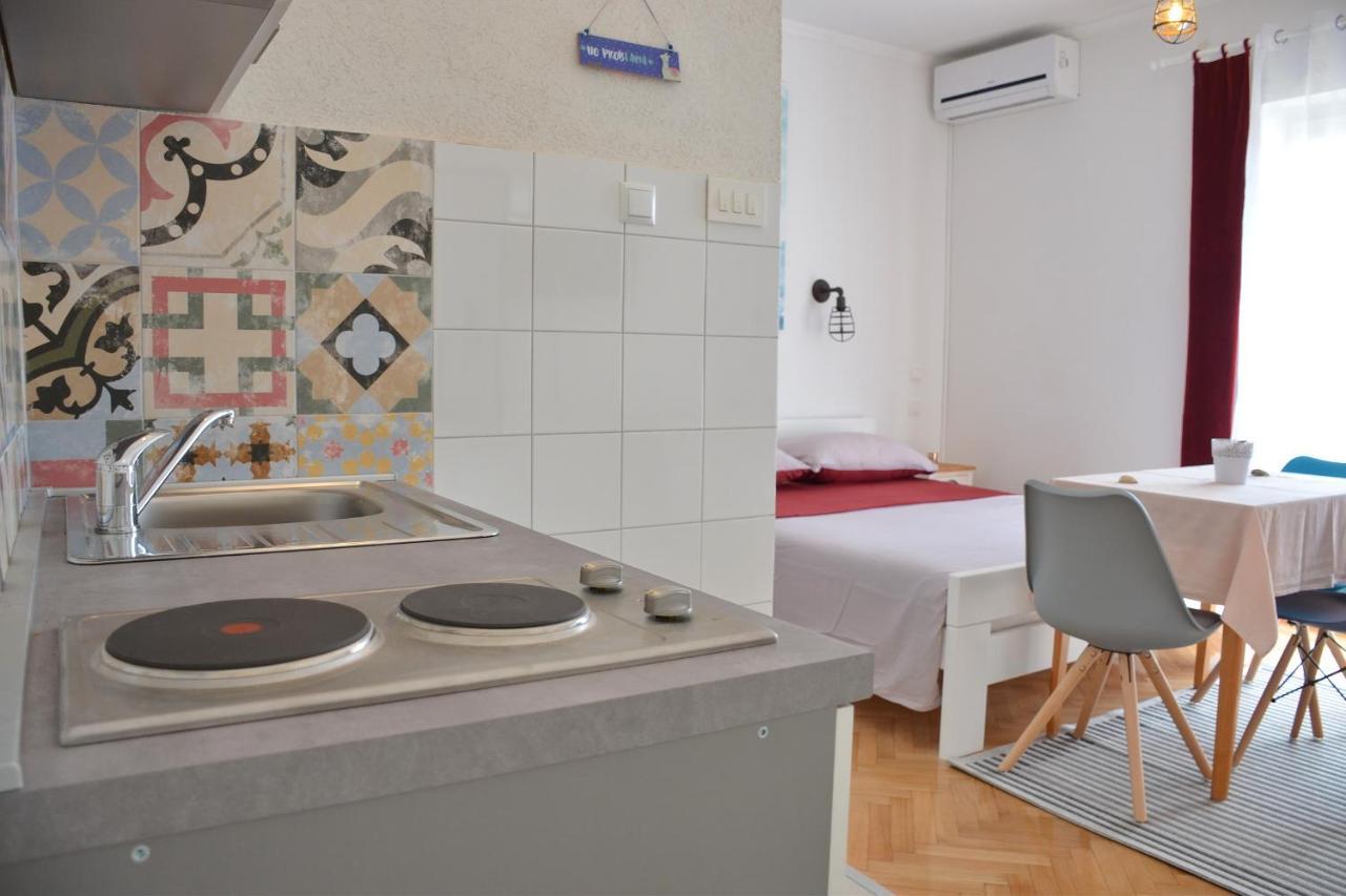 Apartments Mike Новаля Екстериор снимка