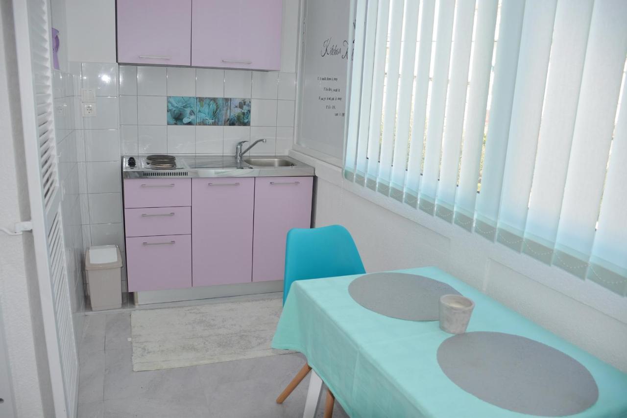 Apartments Mike Новаля Екстериор снимка