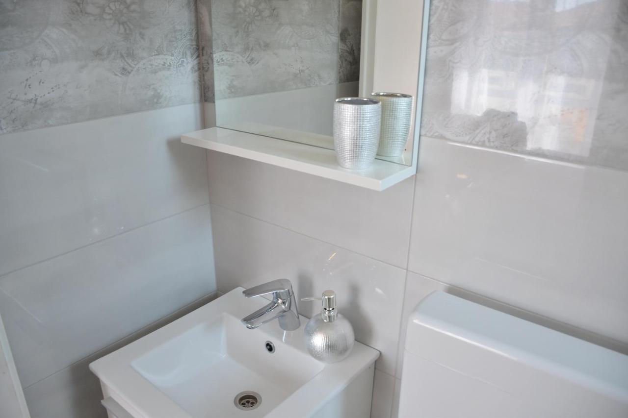 Apartments Mike Новаля Екстериор снимка