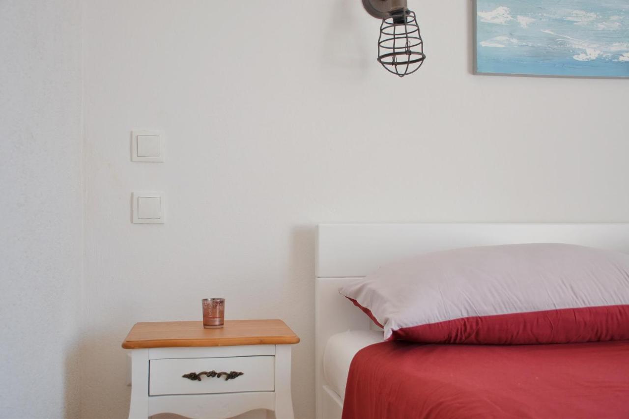 Apartments Mike Новаля Екстериор снимка