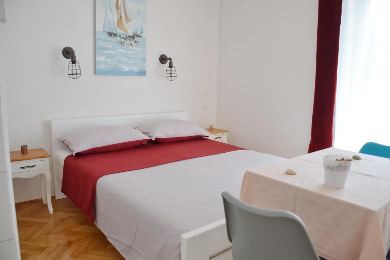 Apartments Mike Новаля Екстериор снимка