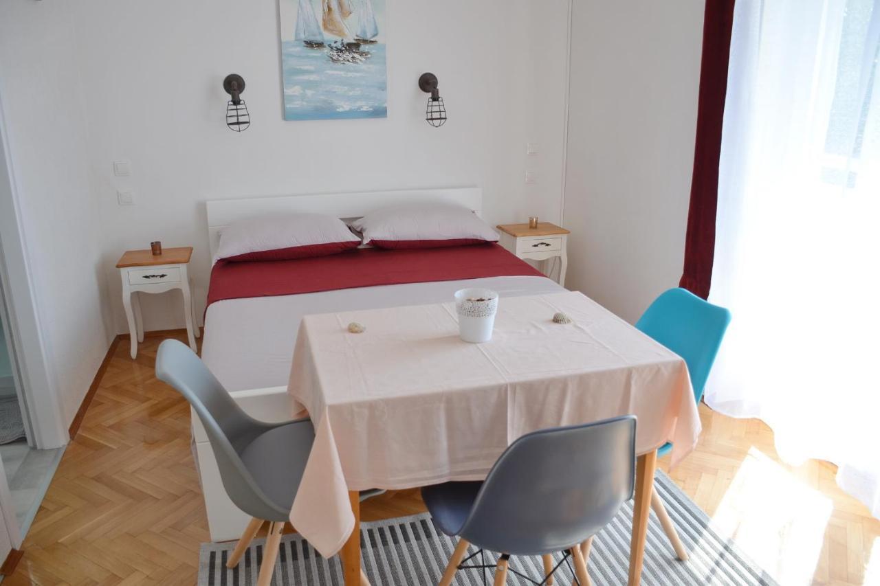 Apartments Mike Новаля Екстериор снимка