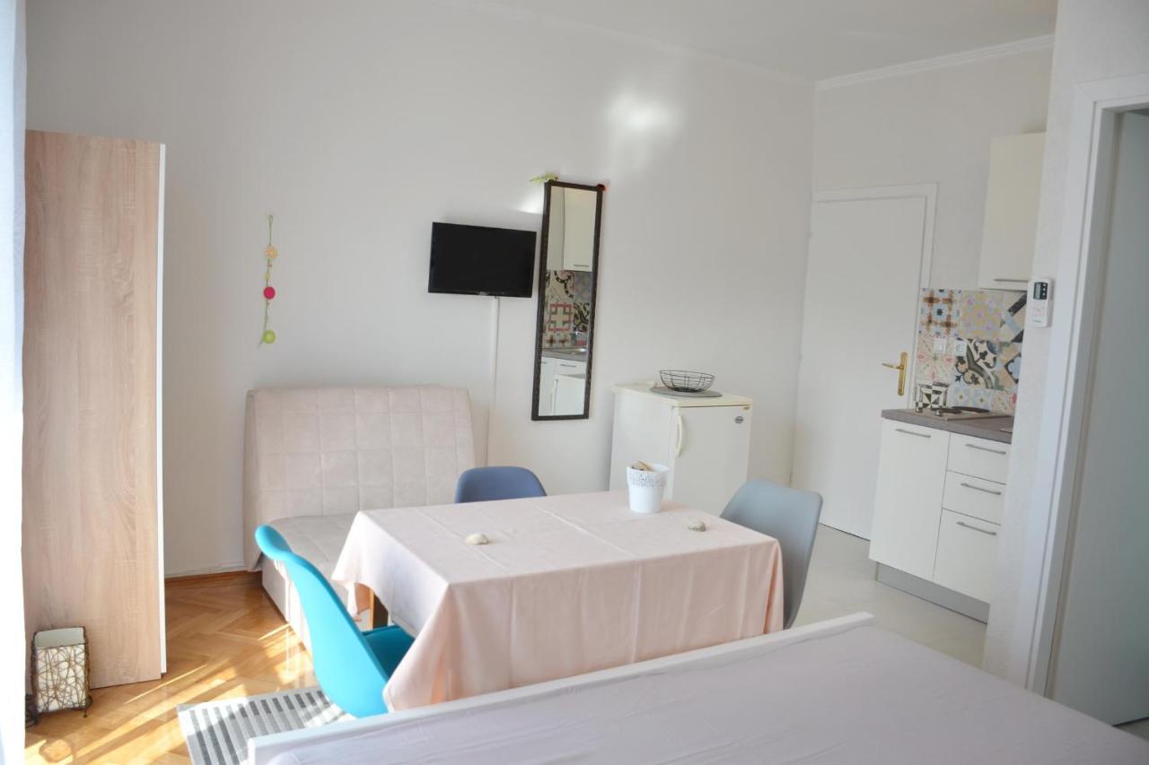 Apartments Mike Новаля Екстериор снимка