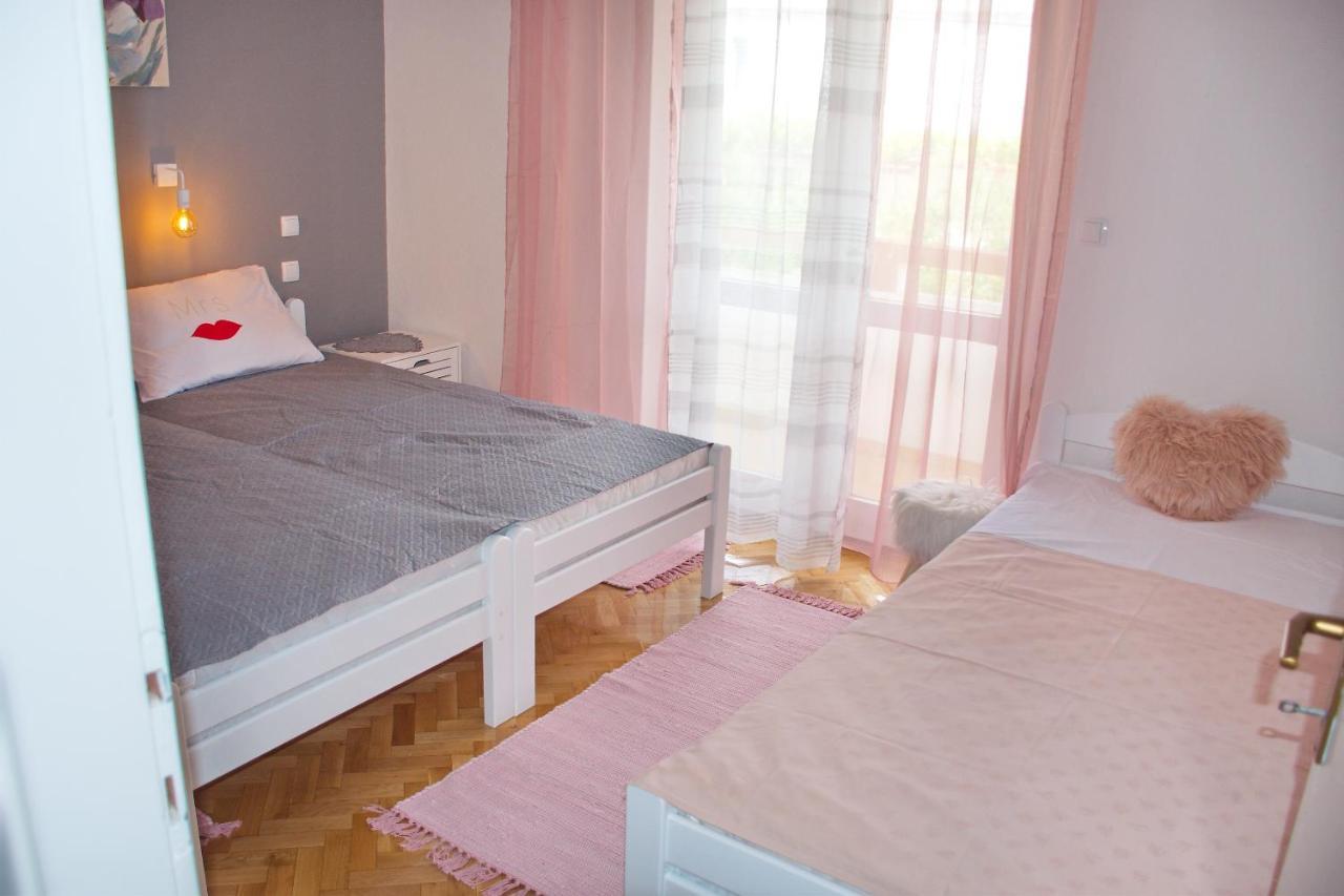 Apartments Mike Новаля Екстериор снимка