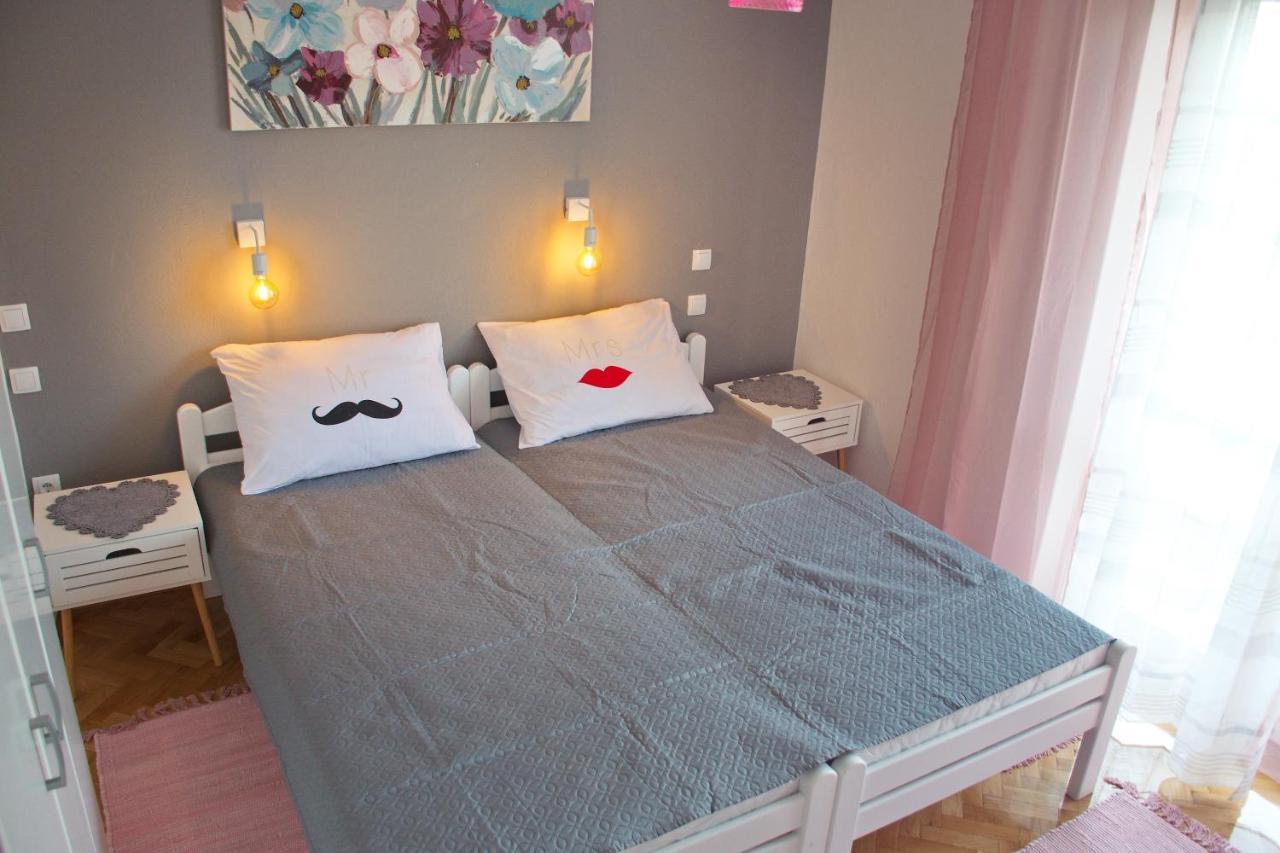 Apartments Mike Новаля Екстериор снимка