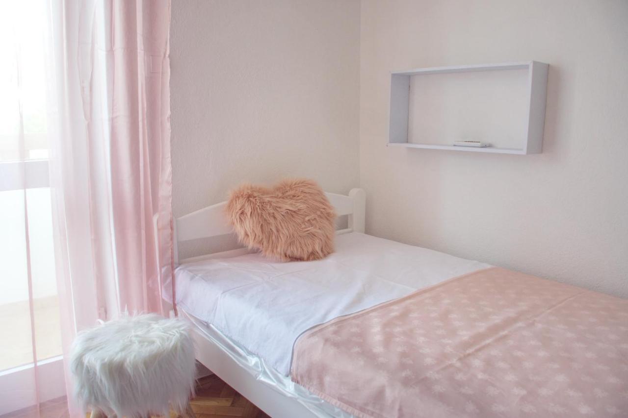 Apartments Mike Новаля Екстериор снимка